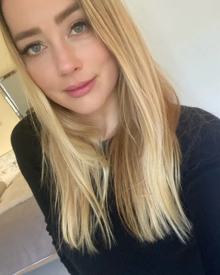 amber heard occhi azzurri