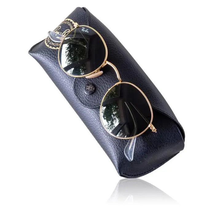 astuccio ray ban falso