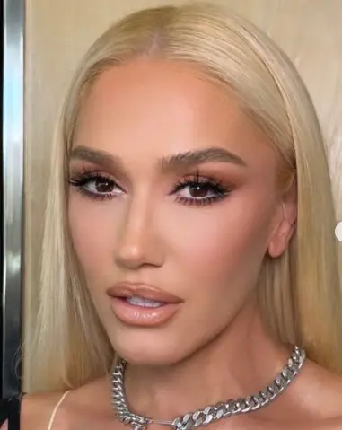 bella Gwen Stefani con occhi a mandorla