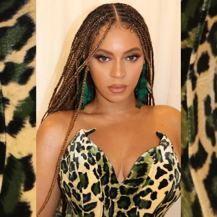 Beyoncé con sopracciglia folte