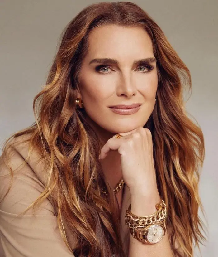Brooke Shields con sopracciglia folte