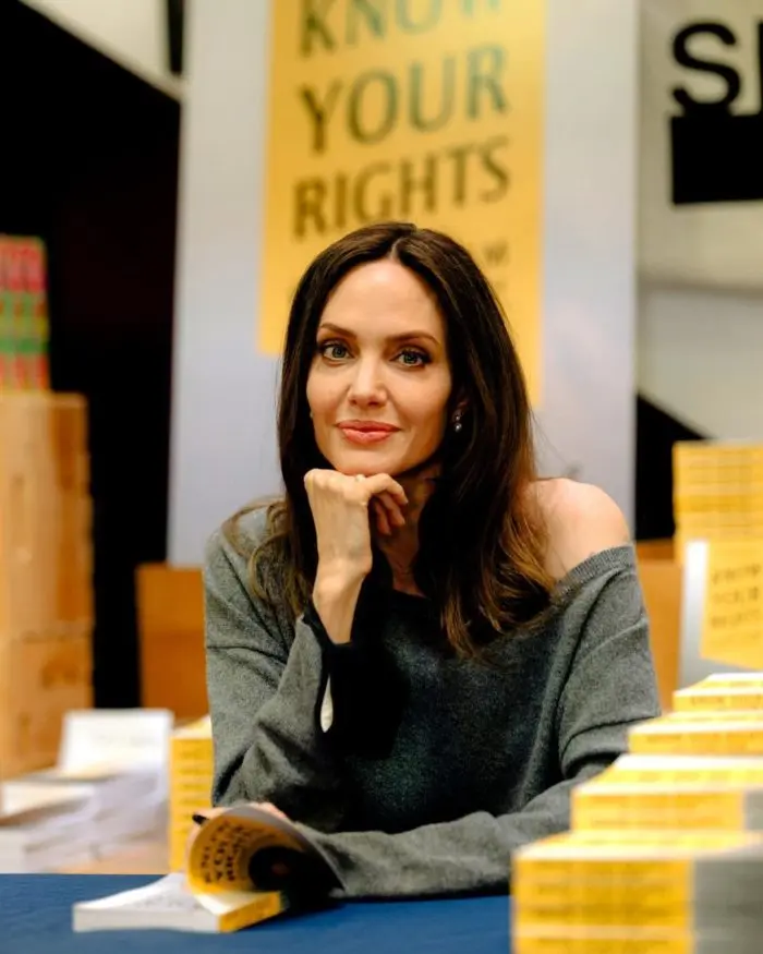 Celebrità con Occhi Bellissimi - Angelina Jolie