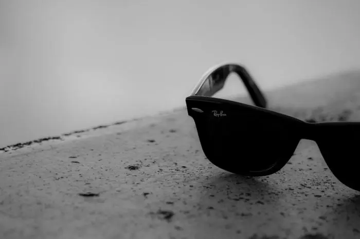 come riconoscere ray ban falsi