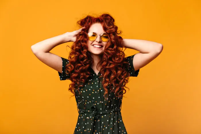 Come Scegliere gli Occhiali da Sole per Capelli Ricci?