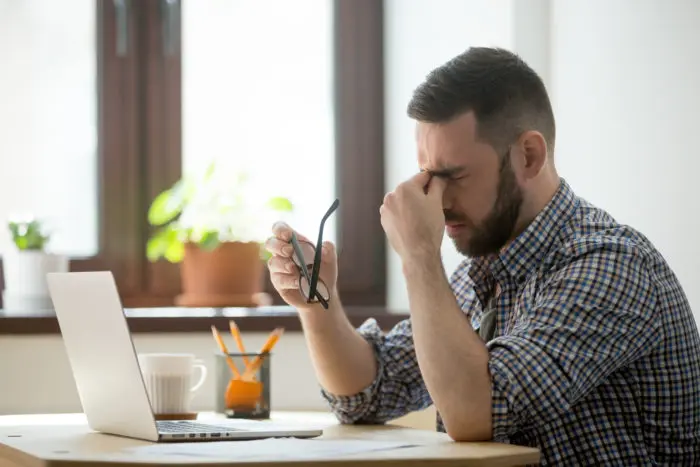 Come si causa l'affaticamento oculare?