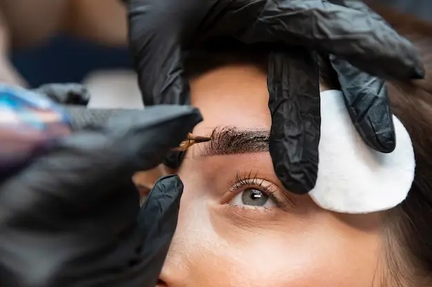 Costo Medio del Tatuaggio delle Sopracciglia