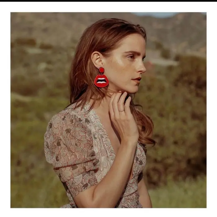Emma Watson che sta bene con gli occhiali