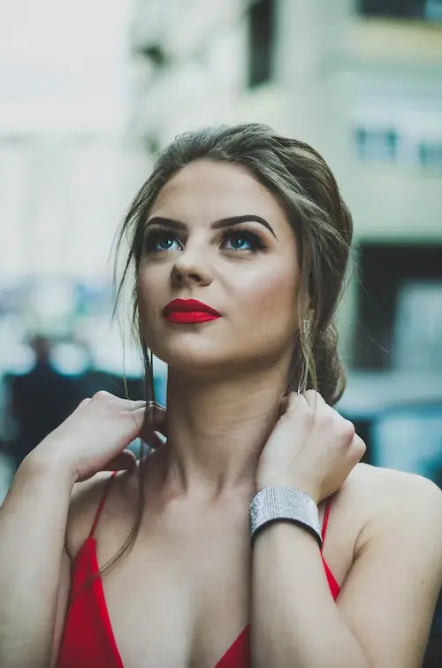Makeup occhi con rossetto rosso