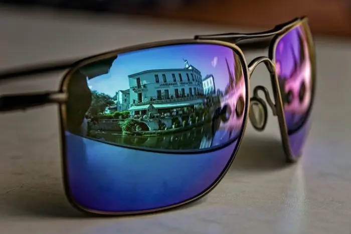 Occhiali da sole con rivestimento specchiato