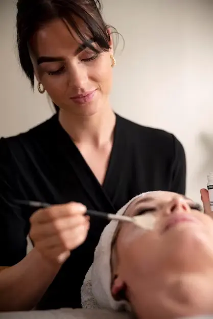 Requisiti per Diventare un Artista Certificato di Microblading