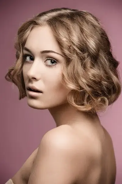 Ricci su capelli corti