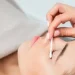 Rimuovere la colla per ciglia