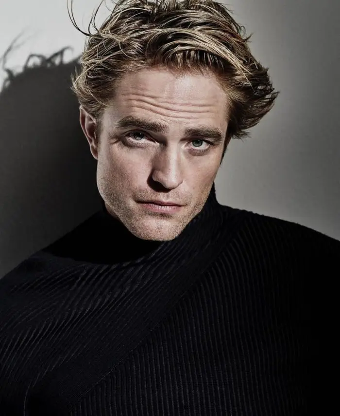 Robert Pattinson con occhi profondi