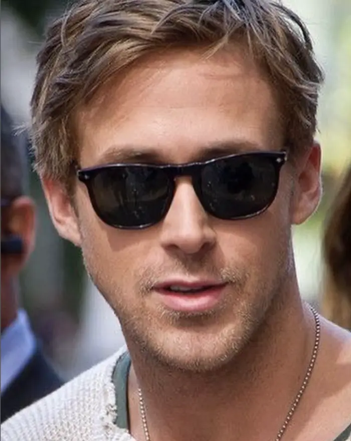 Ryan Gosling con occhiali da sole