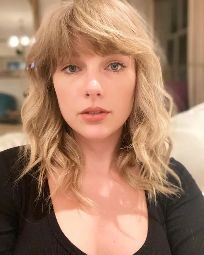 taylor swift occhi azzurri