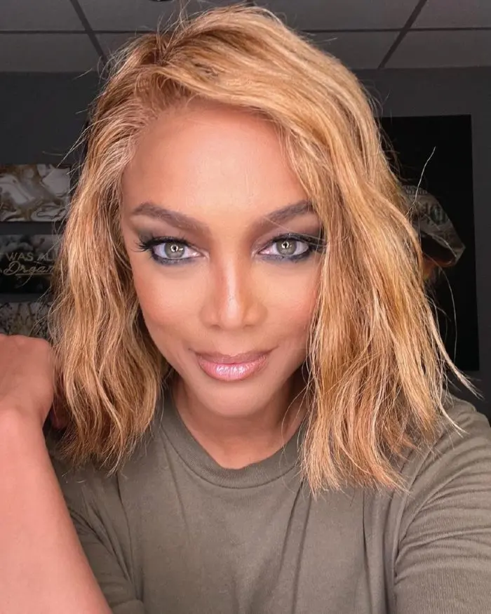 Tyra Banks con occhi profondi