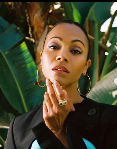 Zoe Saldana ha occhi a mandorla