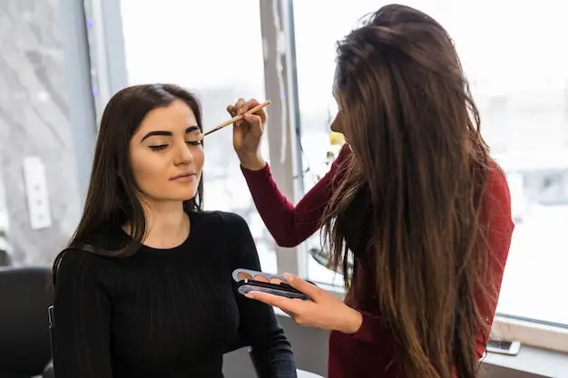 Consigli e trucchi per usare l'ombretto come eyeliner