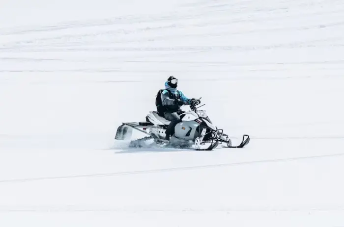 cosa sono gli occhiali riscaldati per motoslitta?