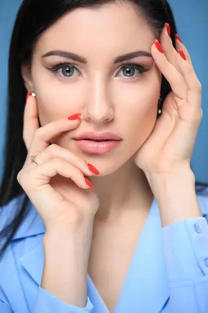 Eyeliner occhi incappucciati