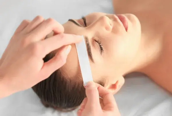 preparazione ceretta sopracciglia