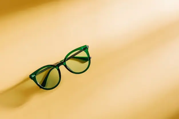 Scelta degli occhiali con lente verde