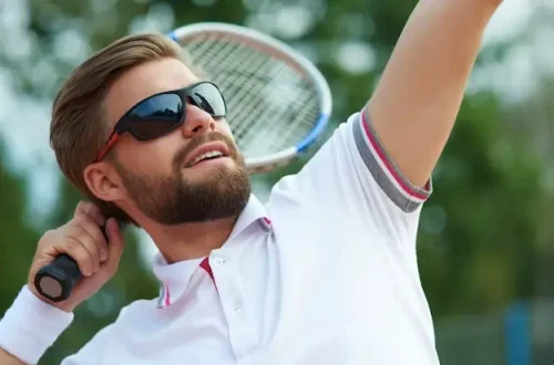 Tennisti che Indossano Occhiali