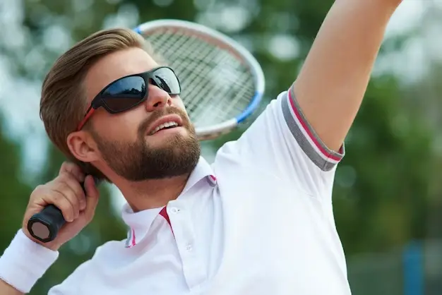 Tennisti che Indossano Occhiali
